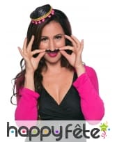 Petit sombrero noir sur serre-tête