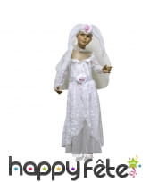 Robe blanche de petite mariée