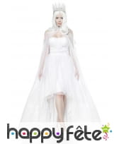 Robe blanche queue de pie de reine des glaces