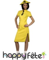 Robe chinoise jaune unie avec inscriptions