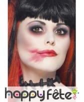 Ras du cou cicatrices recousues