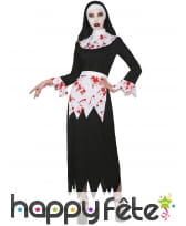 Robe de nonne tueuse avec tâches de sang, femme