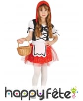Robe de petite paysanne avec chaperon rouge