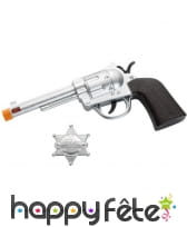 Révolver et badge de cowboy