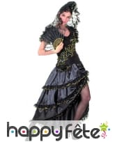 Robe noire et dorée de danseuse de flamenco