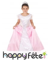 Robe rose blanche volumineuse de petite princesse