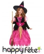 Robe rose et noir de petite sorcière élégante