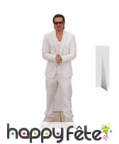 Silhouette de Brad Pitt en costume blanc