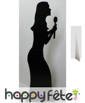 Silhouette noire de chanteuse
