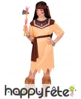 Tenue beige et marron de petite indienne