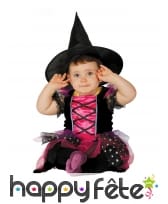 Tenue de b&eacute;b&eacute; sorci&egrave;re rose