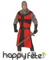 Tenue de chevalier médiéval en cotte de maille