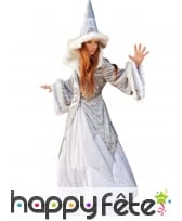 Tenue de fée élégante blanche et aspect fourrure