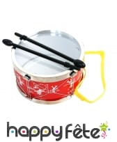 Tambour jouet et baguettes.