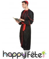 Tenue noire de religieux, liseret rouge, image 1
