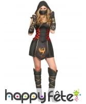 Tenue noire et dorée de femme ninja