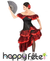 Tenue rouge et noire de danseuse de flamenco