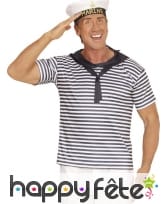 T-shirt et béret de marin
