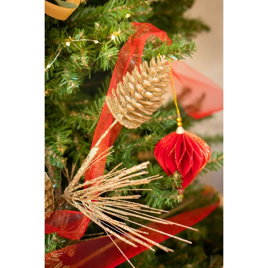 branches de sapin avec pomme de pin de couleur dorée 11312866 Art
