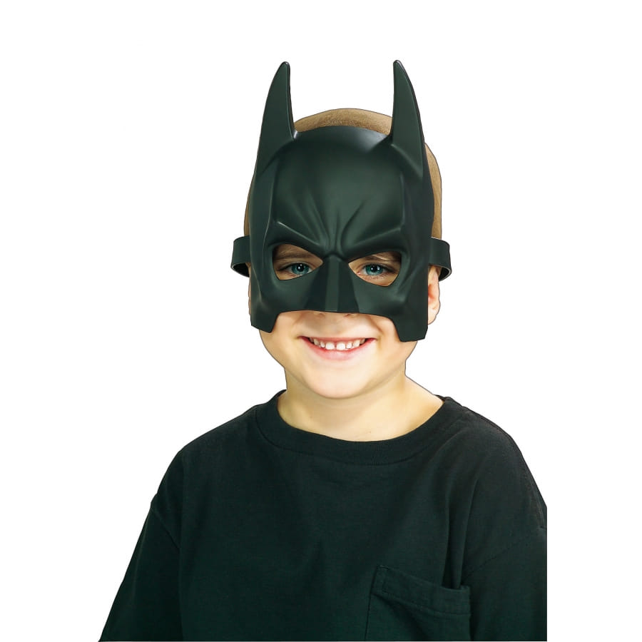 Девочка с маской бэтмена. Маска Бэтмена. Маска Бэтмена для детей. Бэтмен без маски. Болезнь маска Бэтмена на лице.